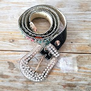 🤍💎bling belt💎🖤Make a fashion statement.